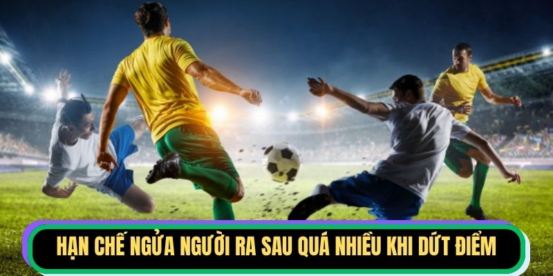 Hạn chế ngửa người ra sau quá nhiều khi dứt điểm