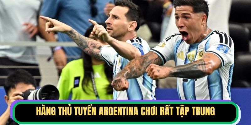 Hàng thủ tuyển Argentina chơi rất tập trung
